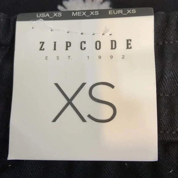 Zipcode Men's Elastic Waist Cotton Daisy Shorts - Picture 4 of 8